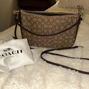 Signature Coach Crossbody/Shoulder